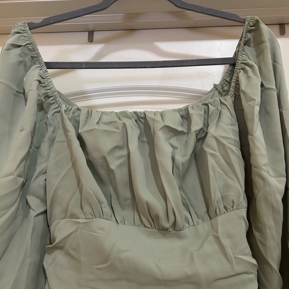 Elegant Green Long Sleeve Dress - Picture 5 of 11